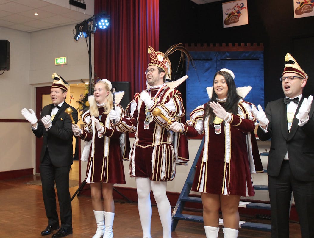 Pronkzitting C V Platte Knip In Berichten Op