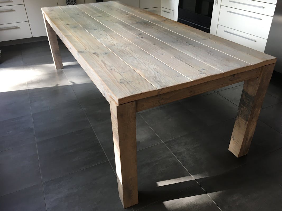 Steigerhouten tafel voor binnen of buiten in prikbord op NijmegenOost.nl