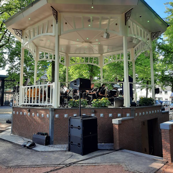 Beleving van de feestelijke opening van de Brinkiosk