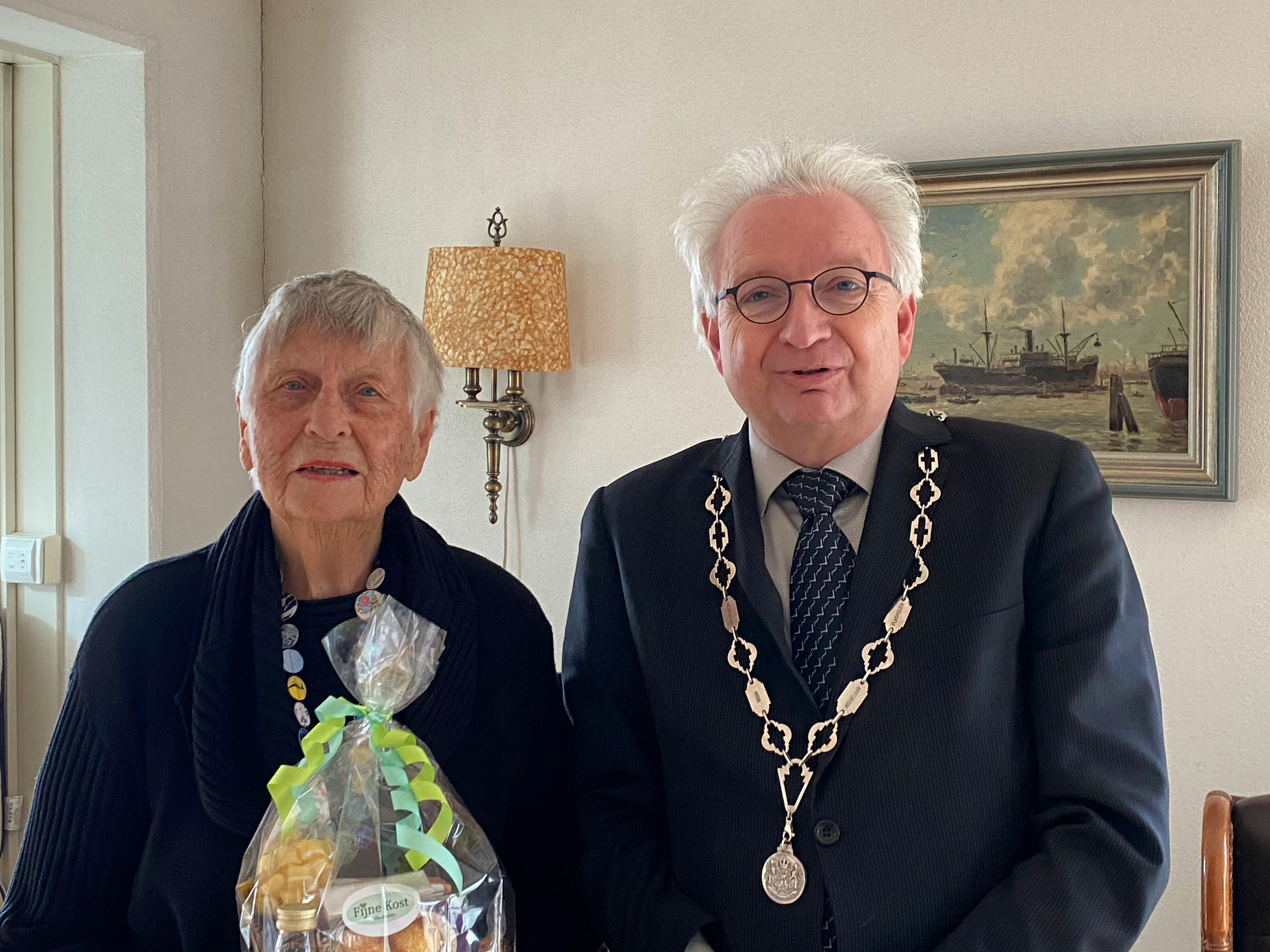 Felicitaties voor 100 jarige mevr. Bruin-De Jong | in berichten op ...