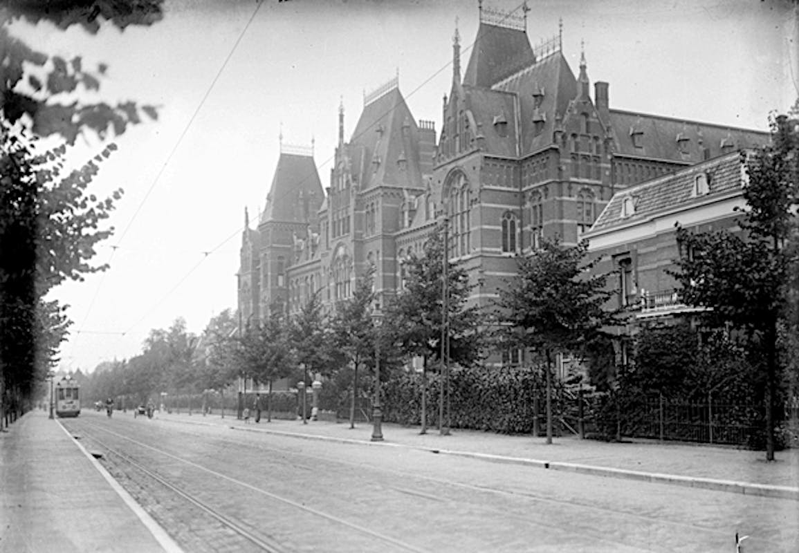 Een historische buurtwandeling door Nijmegen-Oost (17): Het Canisius ...