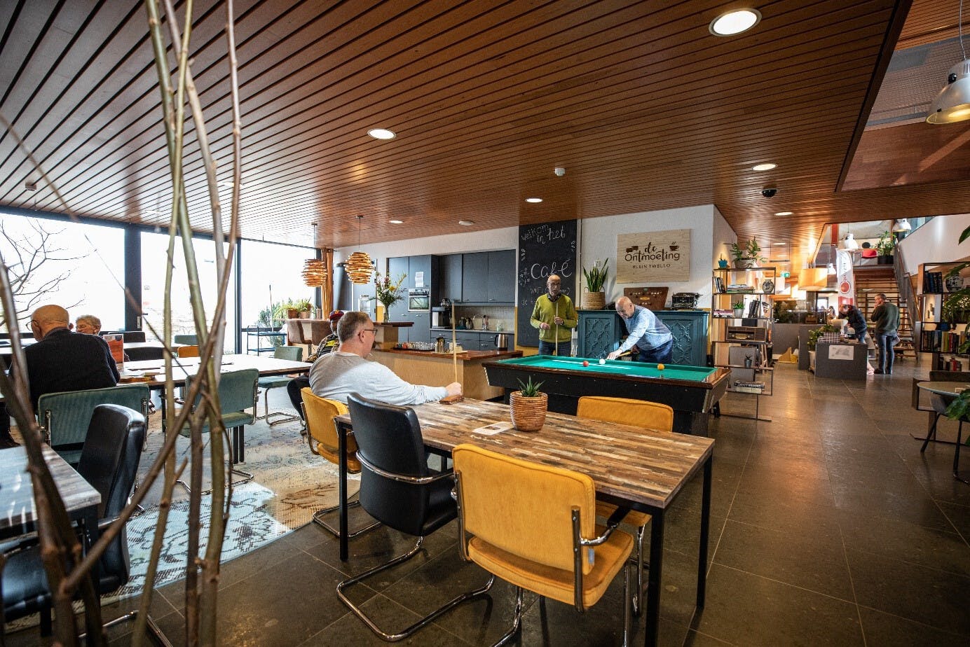 Elke dag biljarten op ons koffieplein 