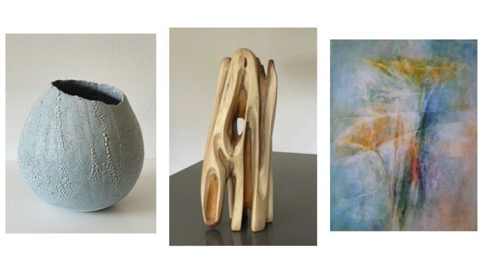 Keramiek, beelden van hout en steen en schilderijen in het Kerkje van Persingen