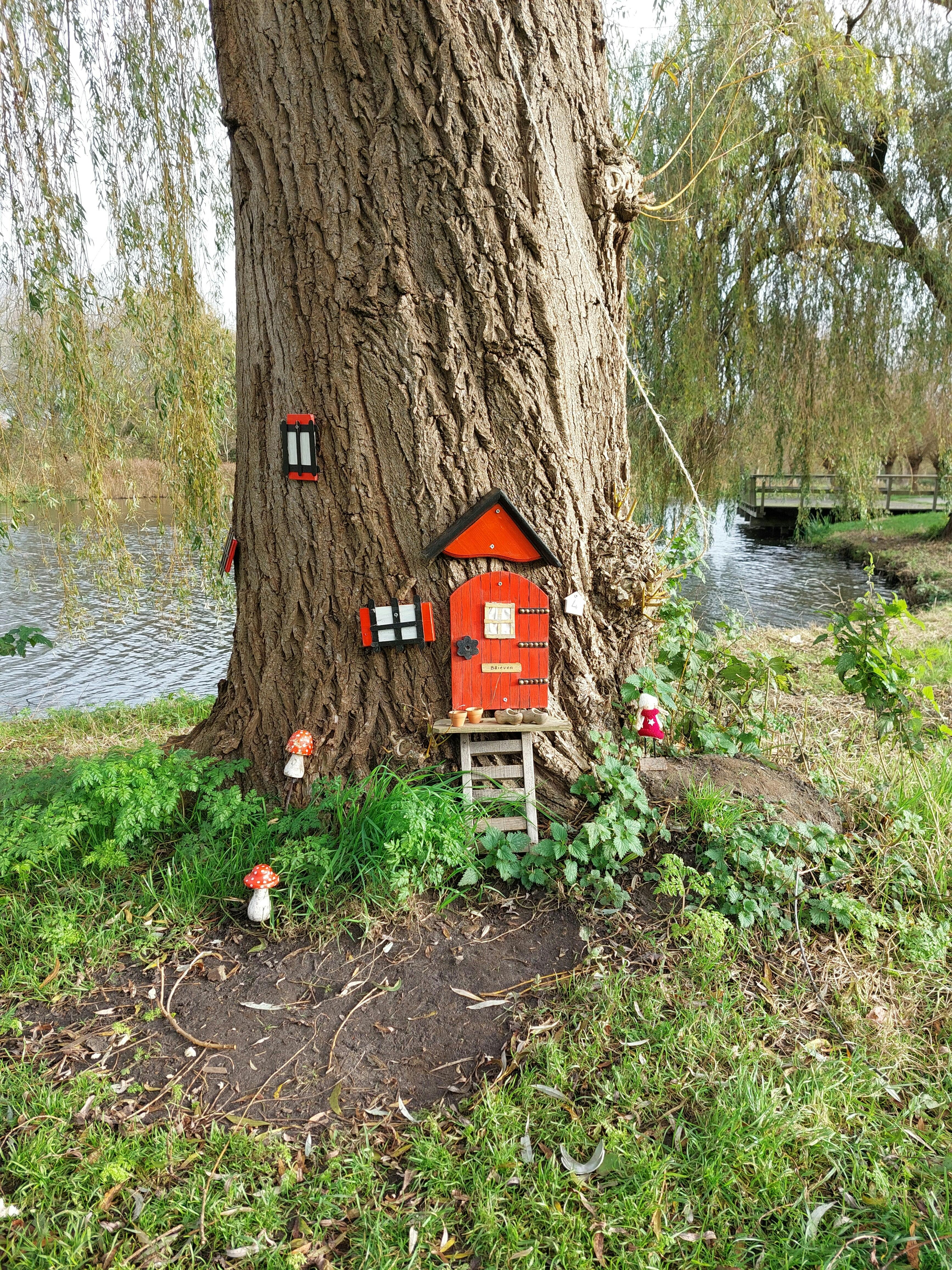 Kabouterhuisjes langs de Neksloot