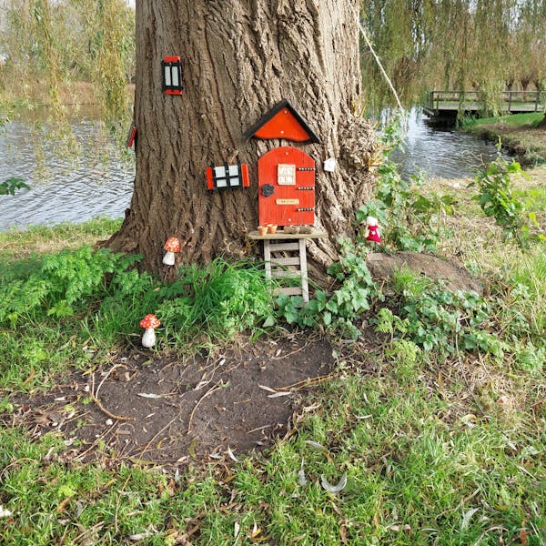 Kabouterhuisjes langs de Neksloot