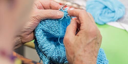 Breien en haken met gezelligheid in het Zilverhuus 