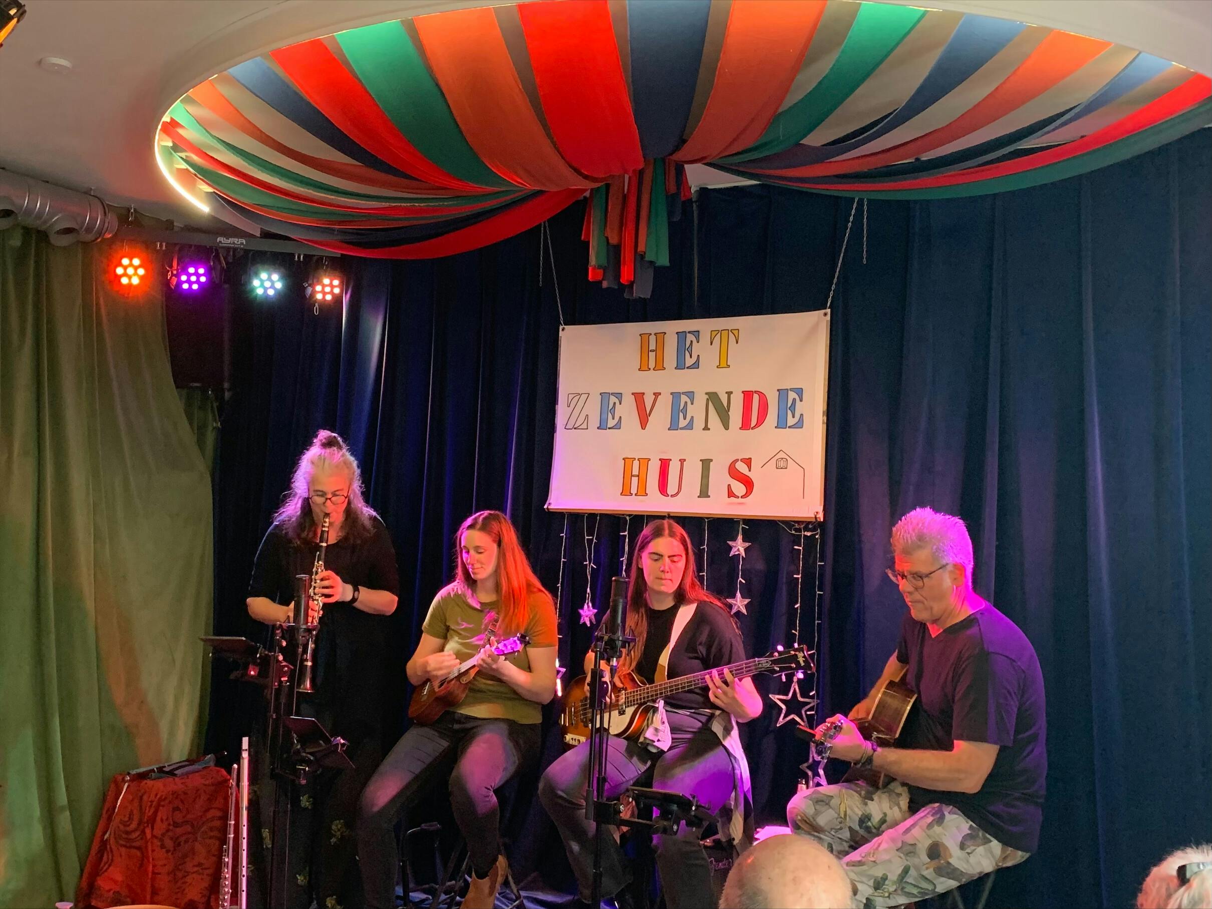 Familie-folk in Het Zevende Huis