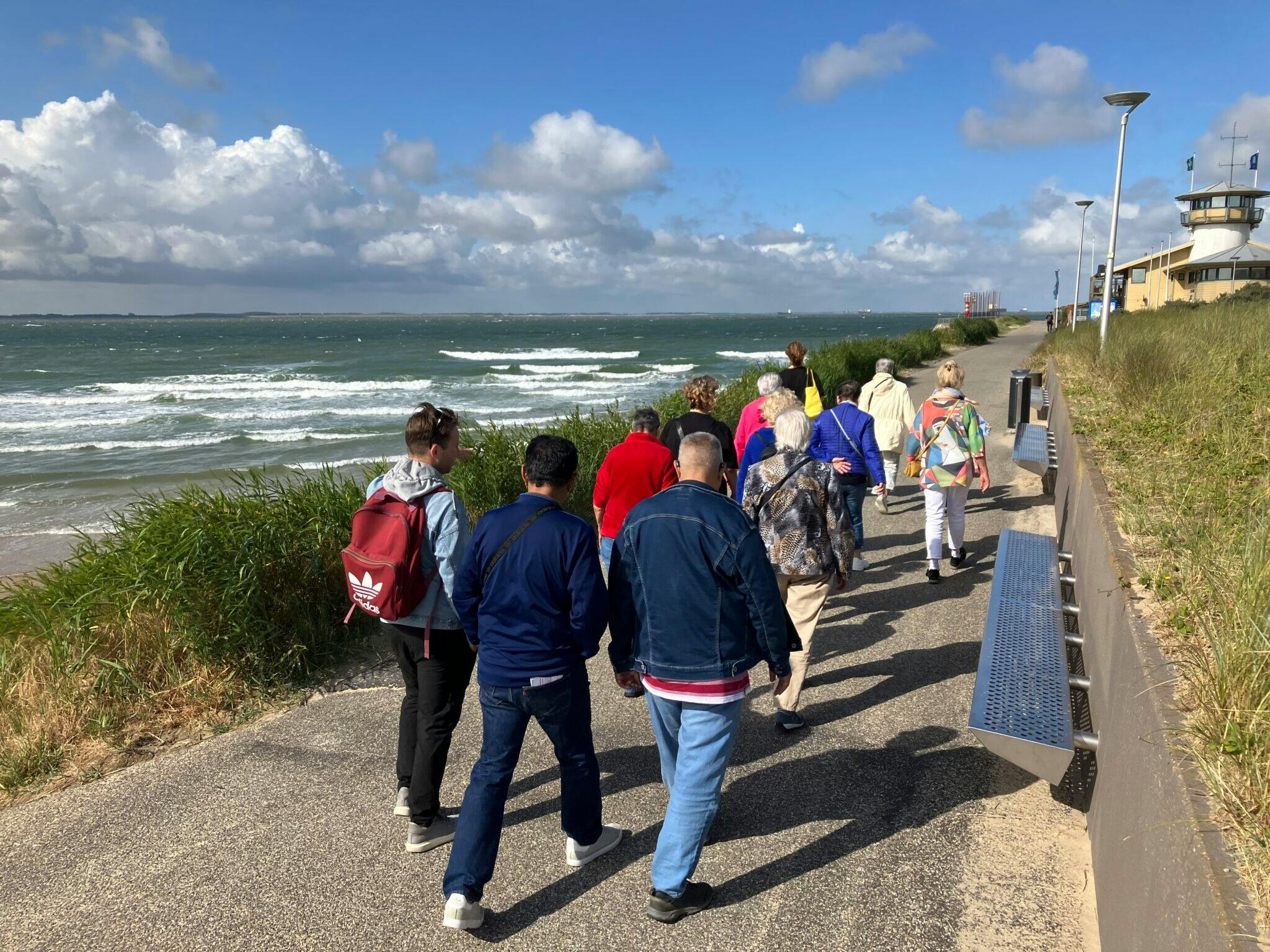 Doe mee met onze wekelijkse wandelgroepen! 🚶‍♂️🌿Paauwenburg