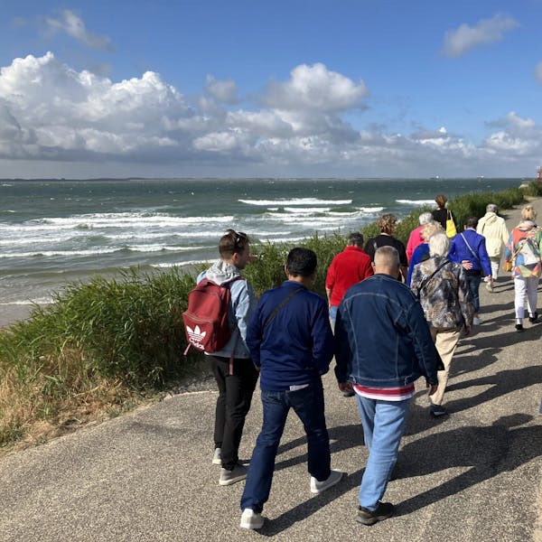 Doe mee met onze wekelijkse wandelgroepen! ๐ถโโ๏ธ๐ฟ Oost-Souburg
