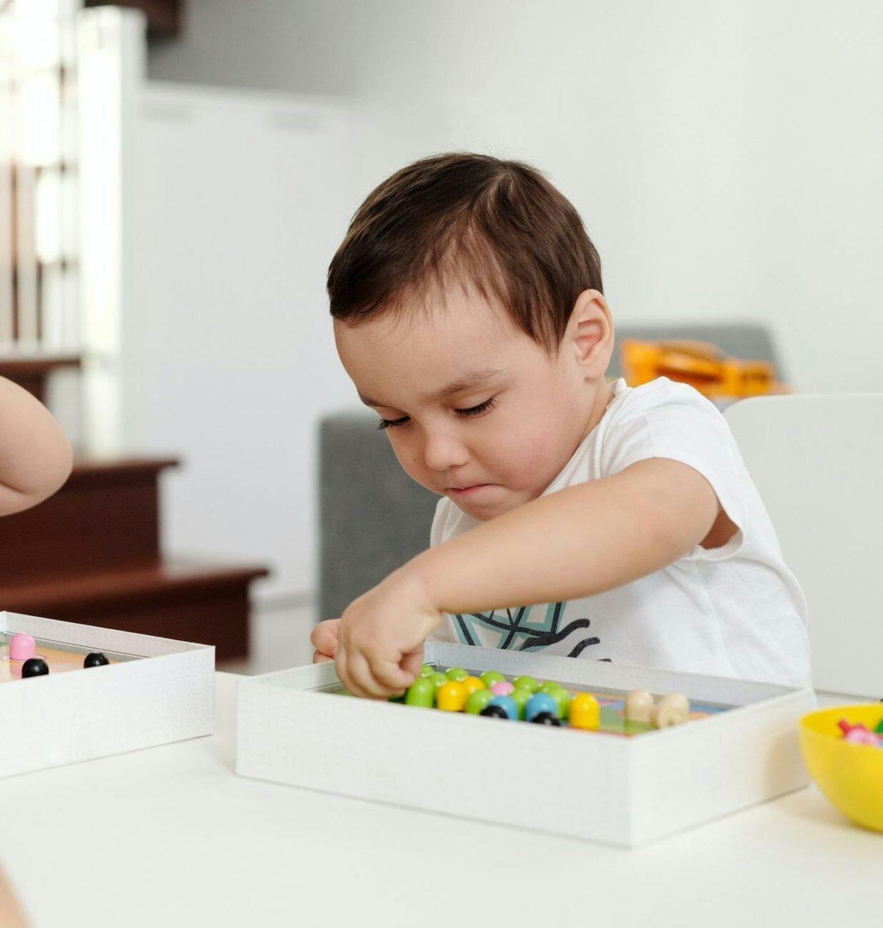 Samen jonge kindjes helpen ontwikkelen
