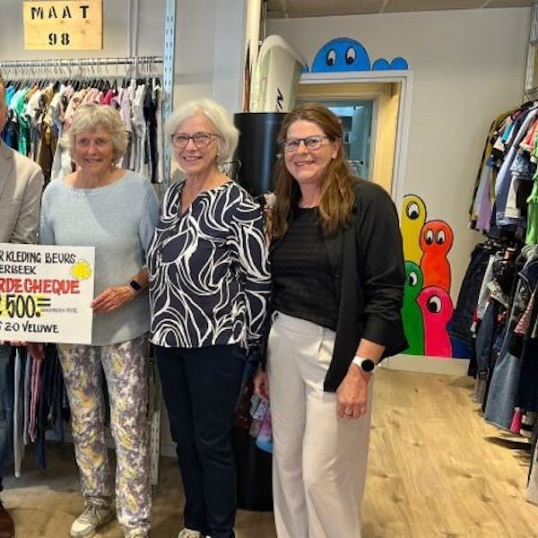 Lions club zuid oost Veluwe verrast SKKB