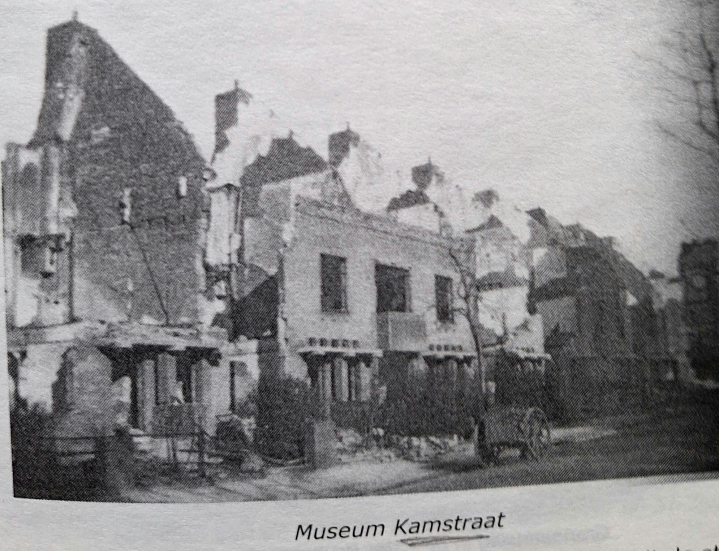 De Museum Kamstraat na de brandstichting. Fotoarchief de heer Hoge.