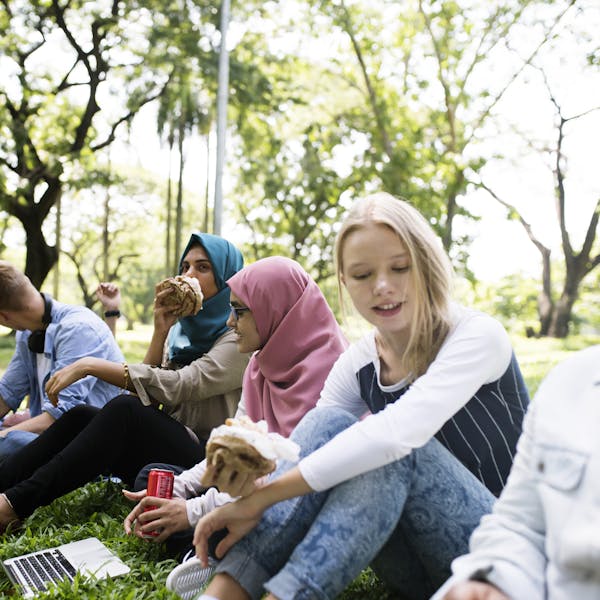 Maak online vrienden bij Join Us Online!