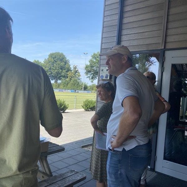 Burgemeester Froukje de Jonge op kennismakingstour door Ravenstein en omgeving