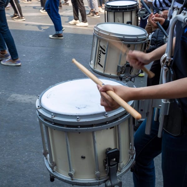 Speel in de brassband en treed op