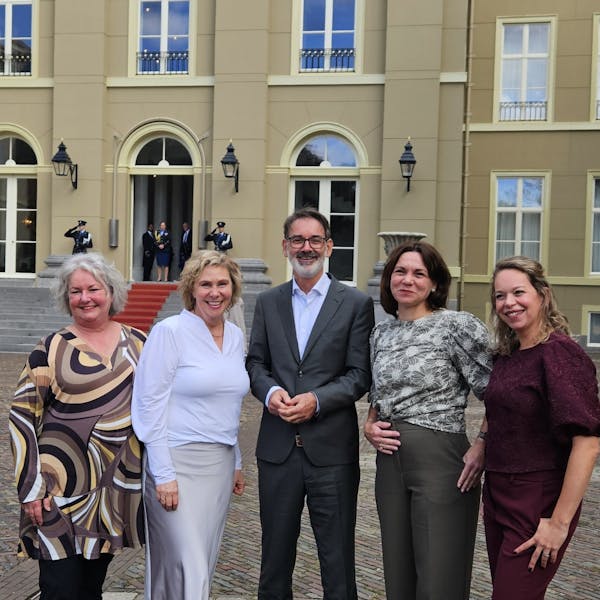 Onmisbare schakel: MijnBuurtje.nl geëerd tijdens uitreiking Appeltjes van Oranje