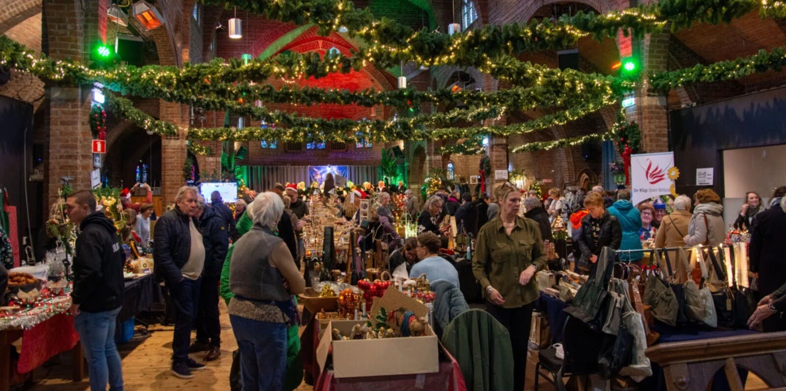 “Beleef de kerstmarkt in de Zandse Kerk”.