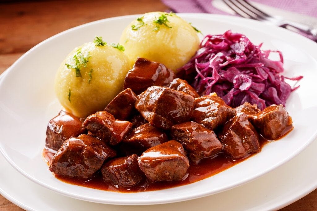 Vrijwilligers gezocht voor Restaurant het Voorhuis  bij WarmThuis in Grosthuizen. 