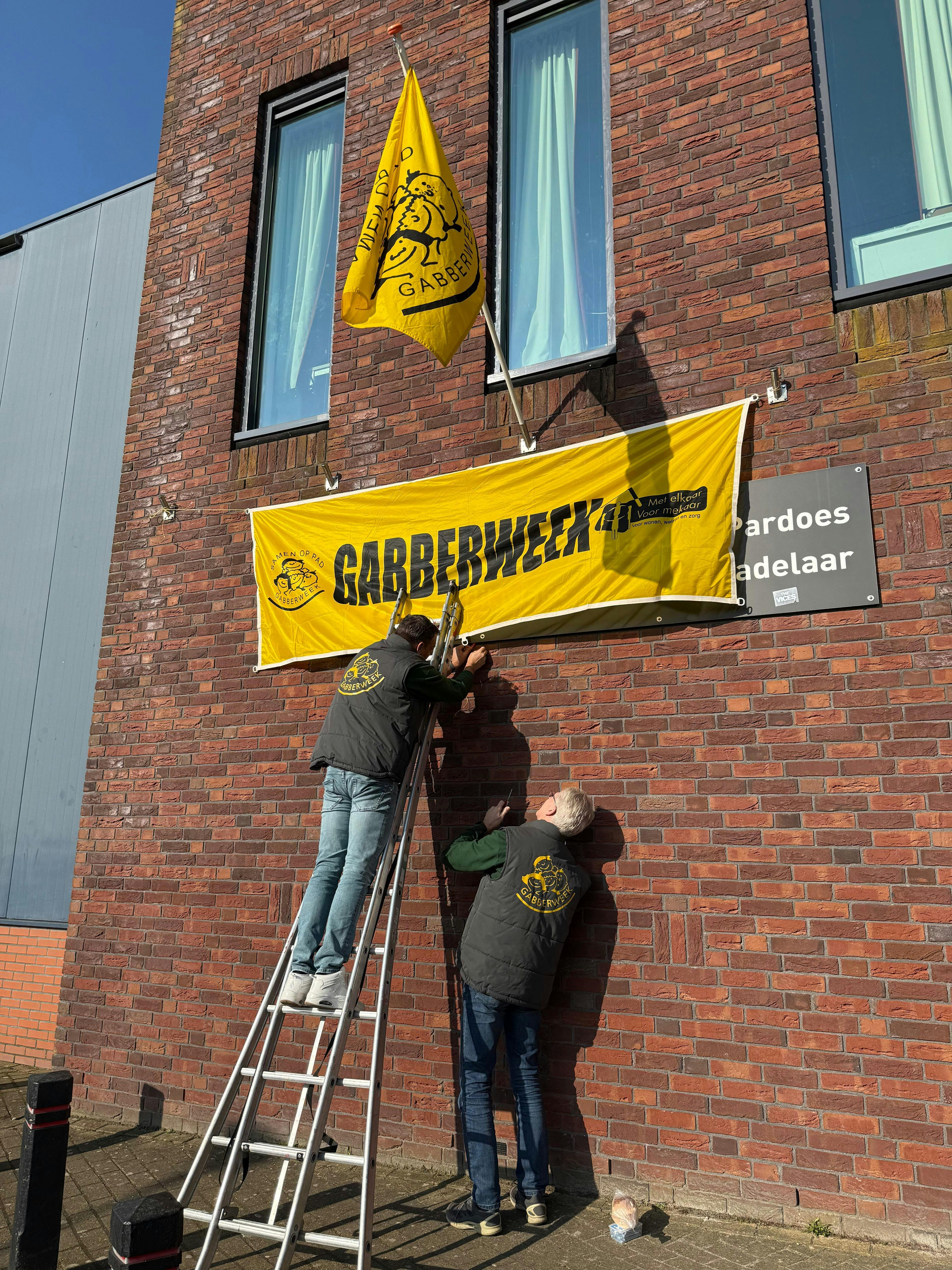 Vier de verjaardag van Gabberweek!