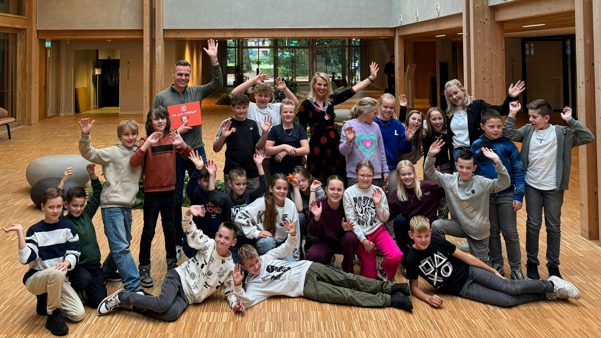 Burgemeestersontbijt met leerlingen van basisschool Sjaloom uit Voorst