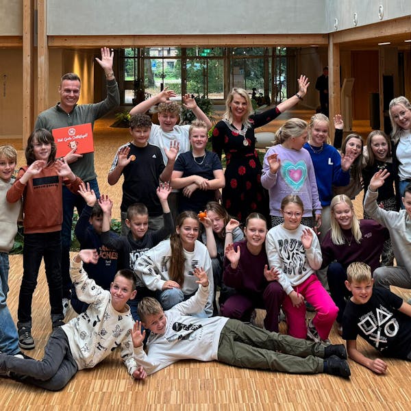 Burgemeestersontbijt met leerlingen van basisschool Sjaloom uit Voorst