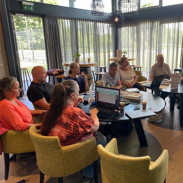 Word kernverbinder of buurtverbinder bij WijzijnOss! 🌟