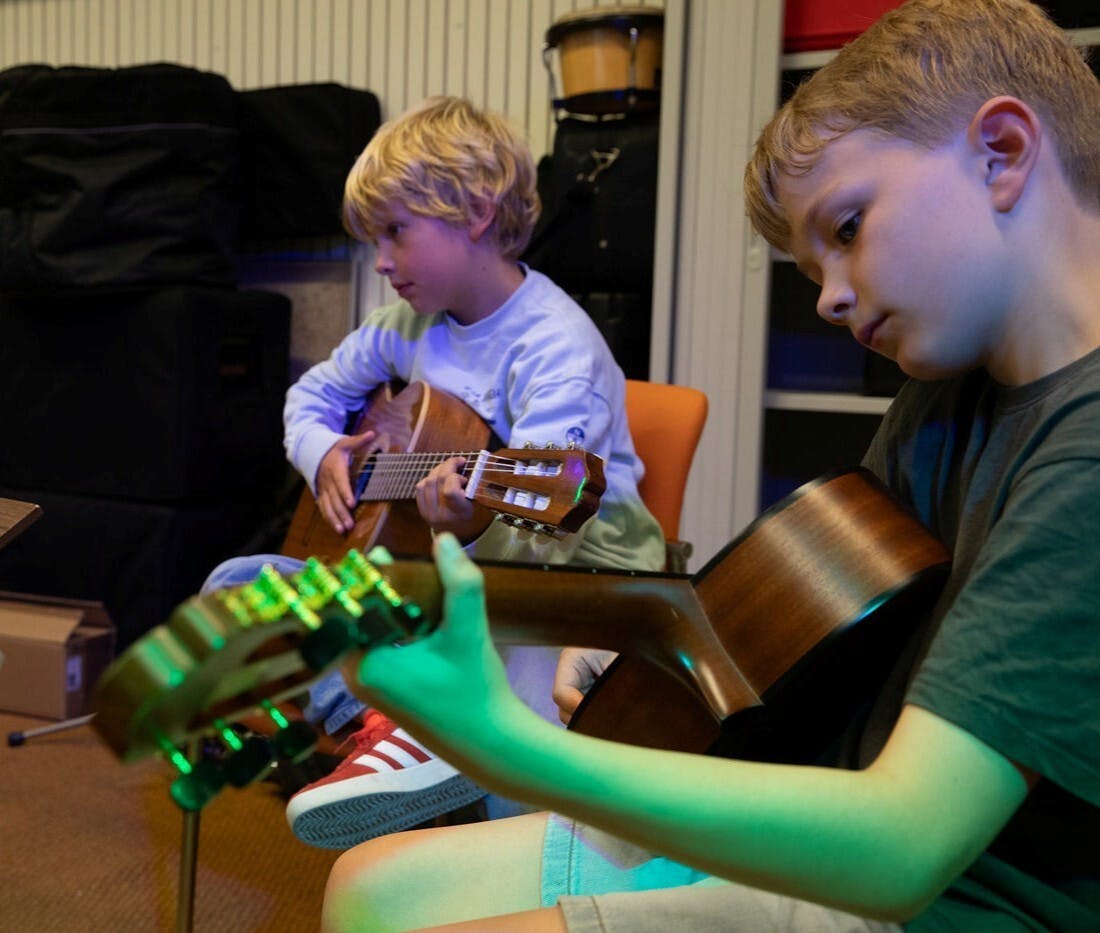 Meld je aan voor gitaarlessen in de Bibliotheek