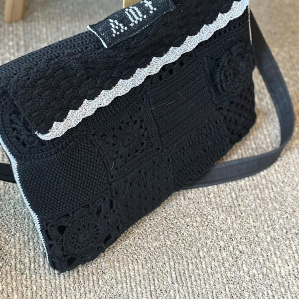 Geluksmoment met zelfgemaakte tas