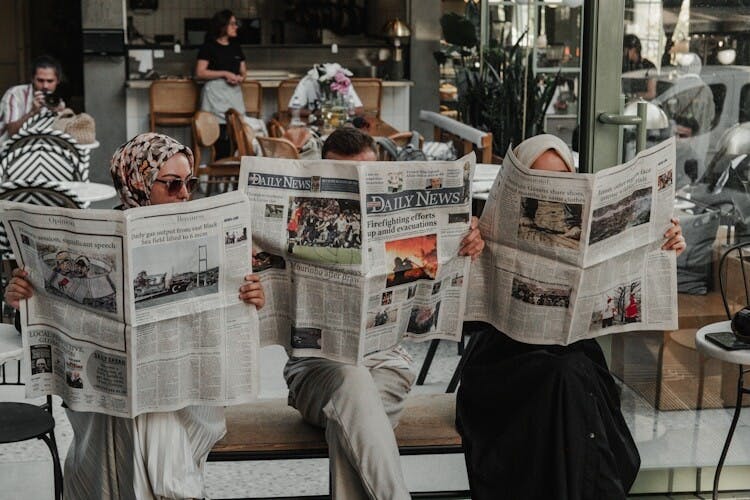 Oude kranten gezocht voor jonge wijkgenoot 