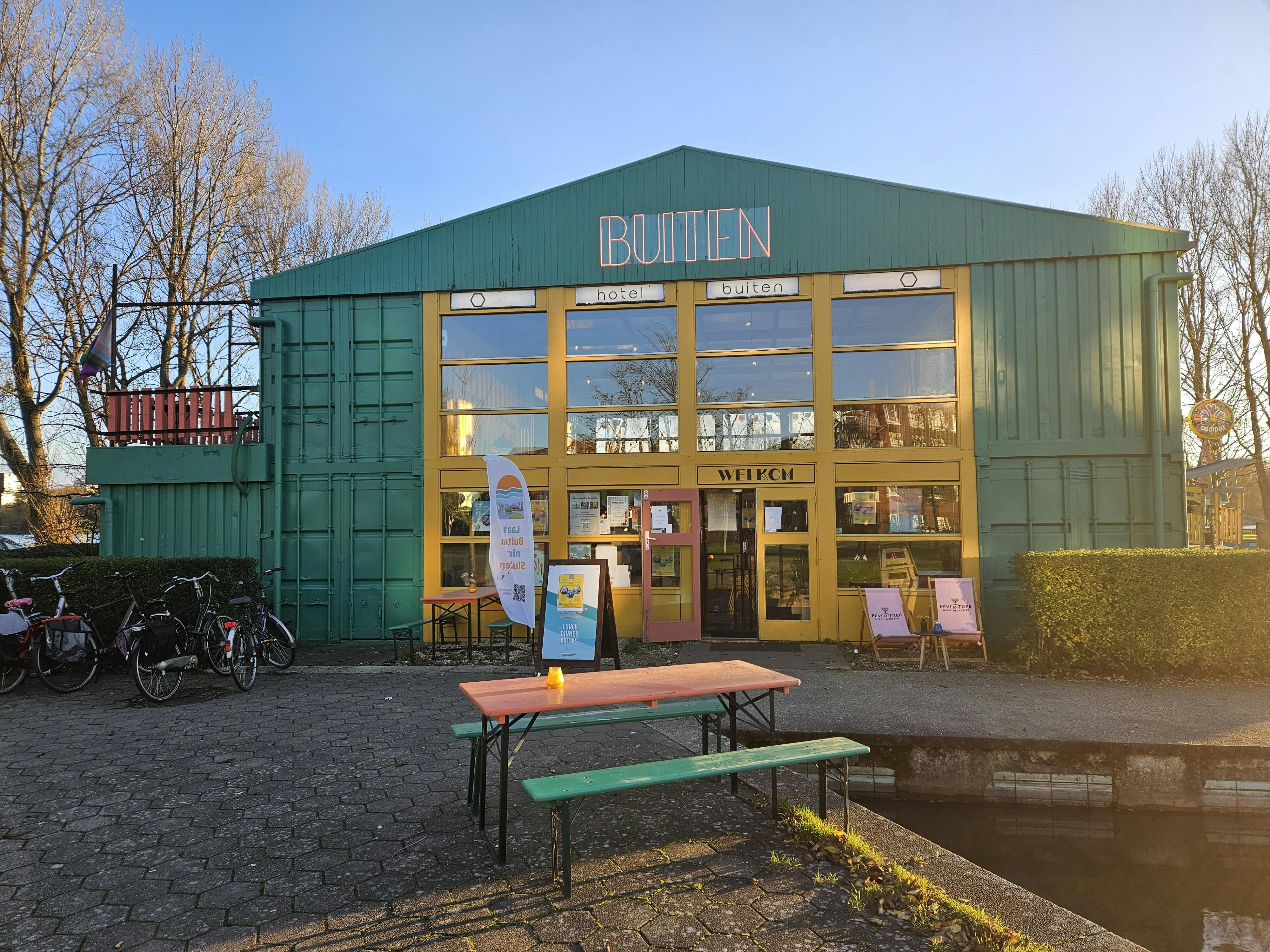 Zomergasten Nieuw-West: Afval, patat en dieren...