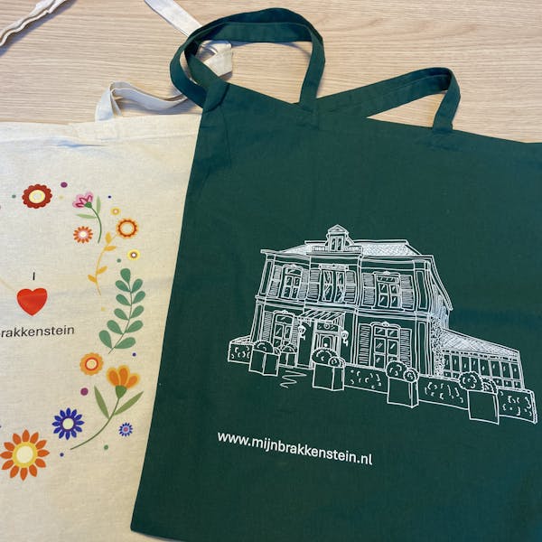 Trakteer jezelf of een mede-Brakkensteiner op een unieke tas