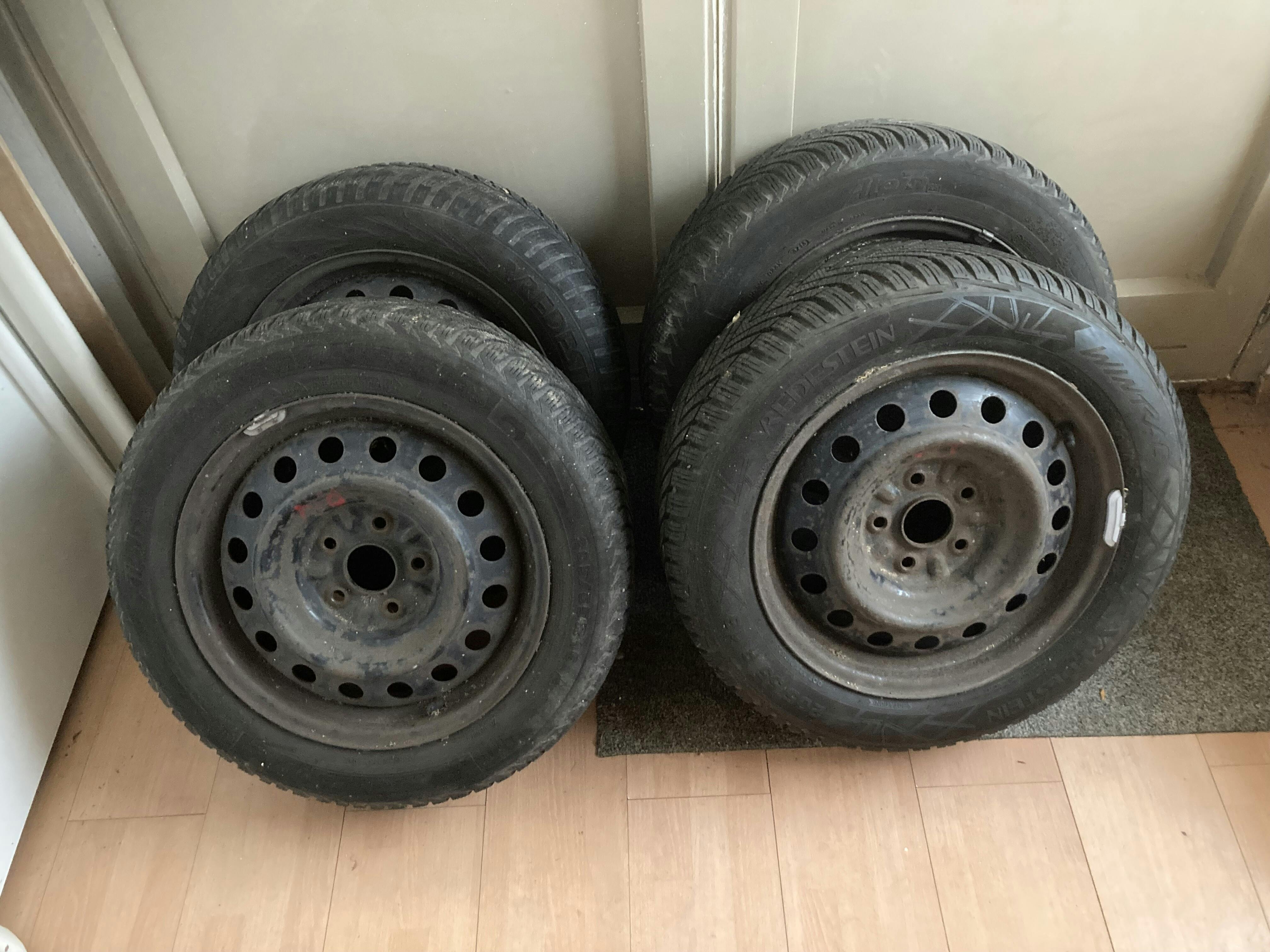 4 winterbanden op stalen velgen