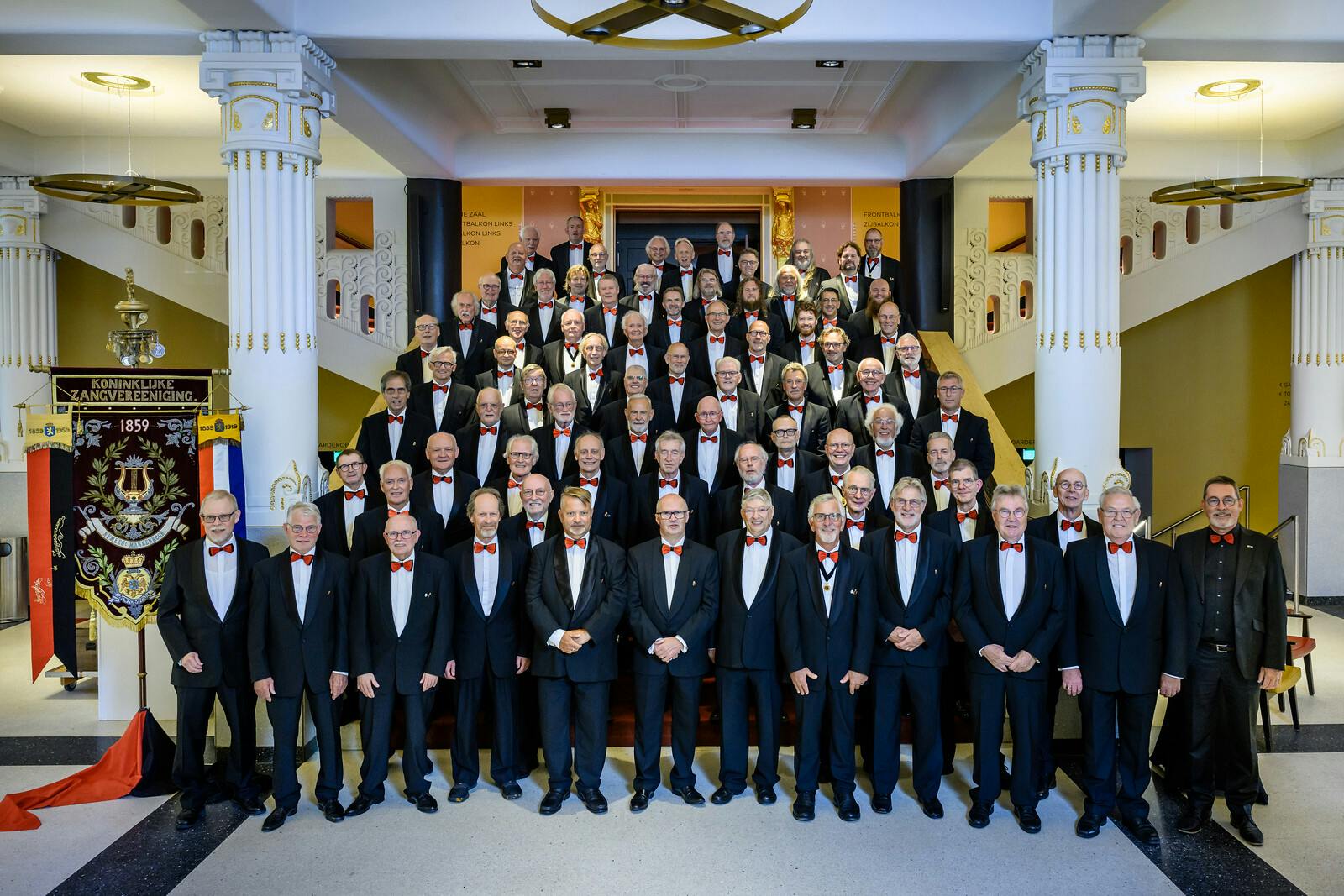 Stralende sterren in het Kerstconcert en een springlevend Nijmeegs Mannenkoor