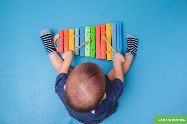 Vrolijke dreumes van 1 jaar zoekt warm steungezin