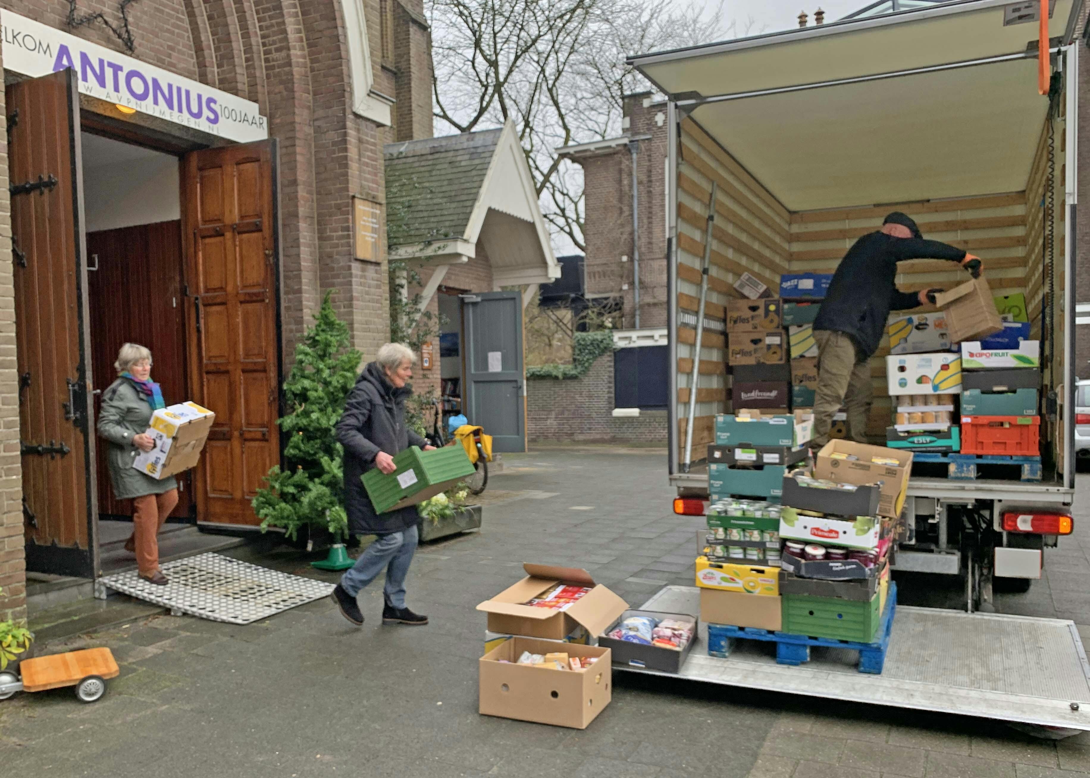 Help de voedselbank met levensmiddelen voor een fijne kerst voor haar klanten