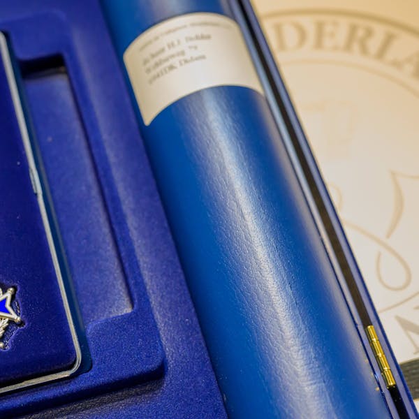 Burgemeester reikt koninklijke onderscheiding uit aan Martijn Jansen