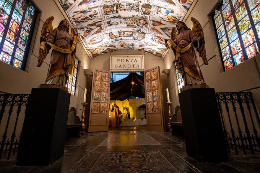 Met de Parelfair-bus naar de kerststal in de Sint Jan in Den Bosch