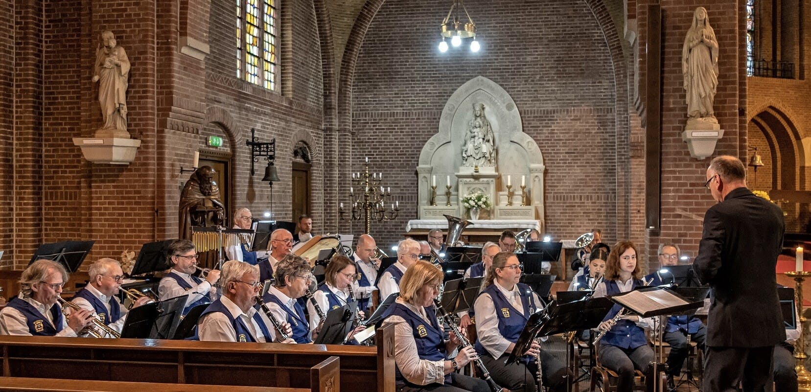 Kerstconcert Chaam: koren en harmonie zetten puntjes op de 'i'!