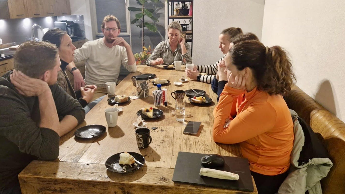 Wethouder Judith van Loon bezoekt vrijwilligers Chaomervragen 