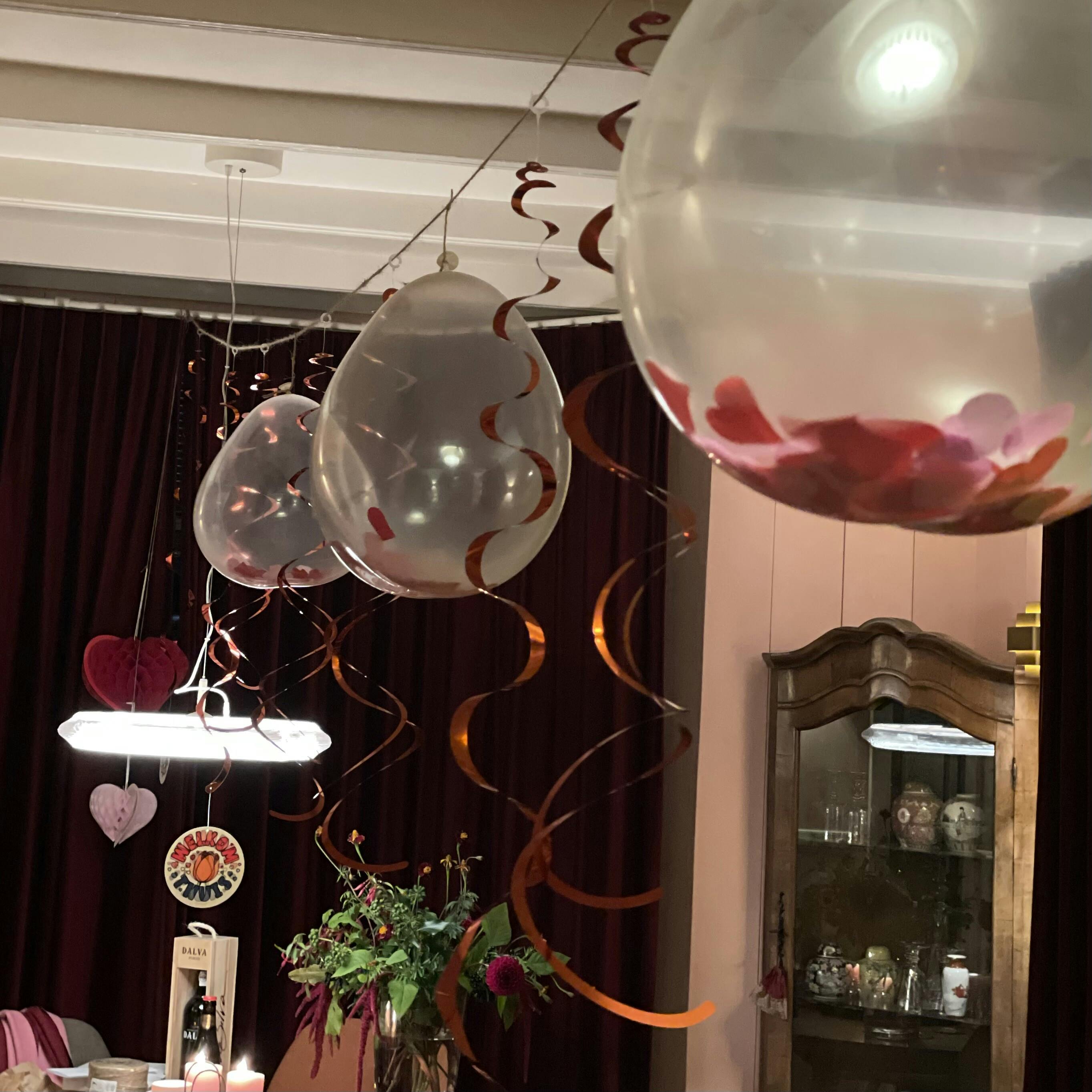 4 hartvormige ballonnen met 🩷🩷er in 