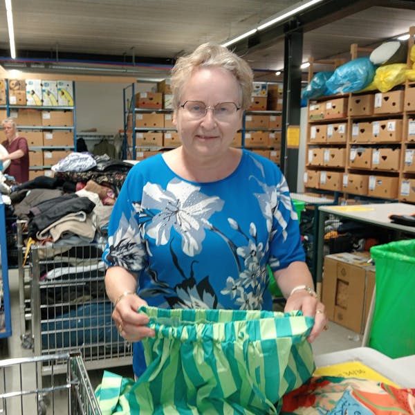 December 2025 Hanneke Versteeg; vrijwilligster bij Kledingbank Zeeland