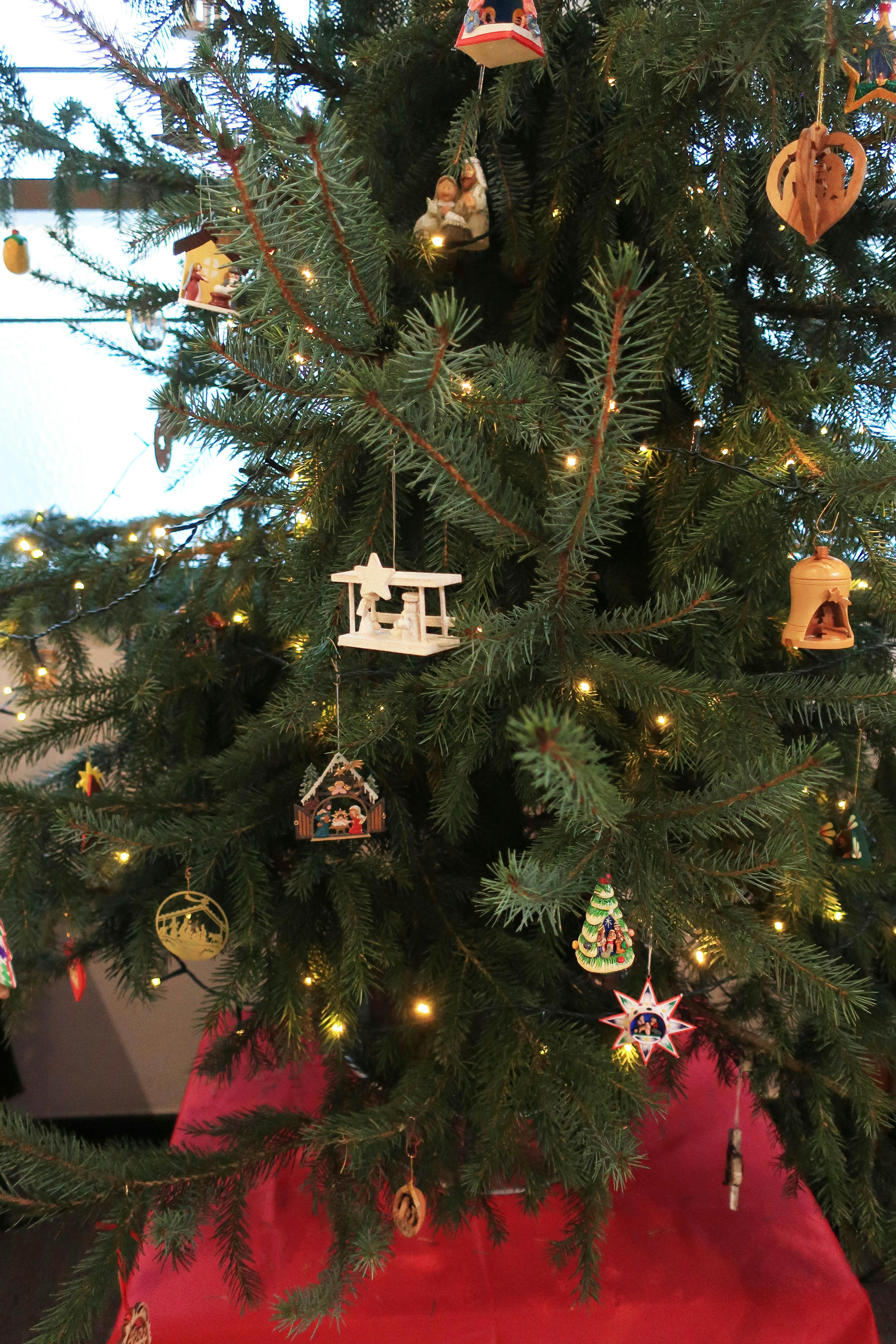 Samen kerstliederen zingen in Klooster Wittem