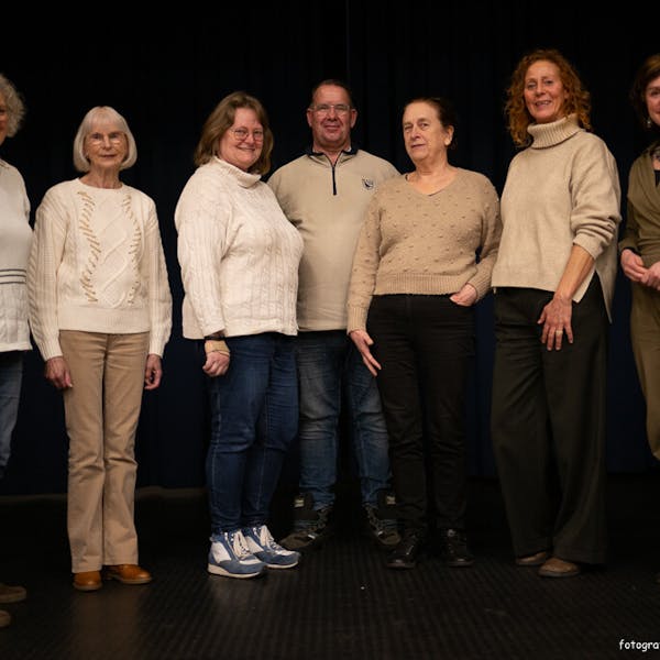 Burgemeester Lieke Schuitmaker op bezoek bij de Verbinders van OnsAlphenChaam.nl