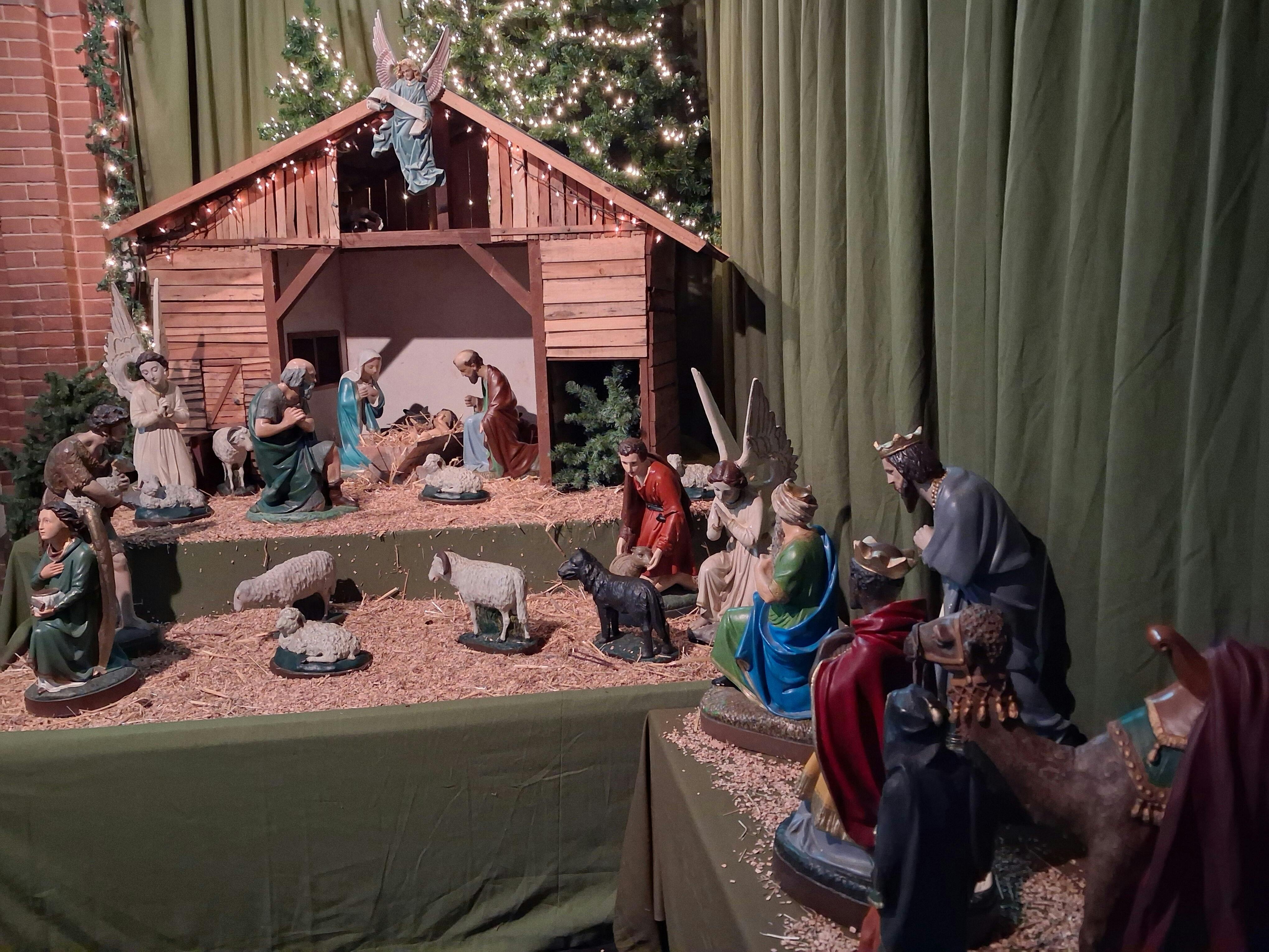 Openstelling Andreaskerk kerststal en tentoonstelling