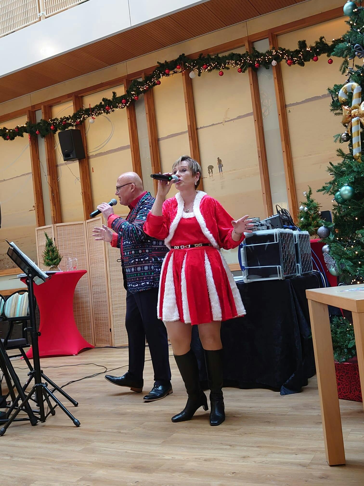 Kerstbingoshow in sfeervol “Stuifakkers”