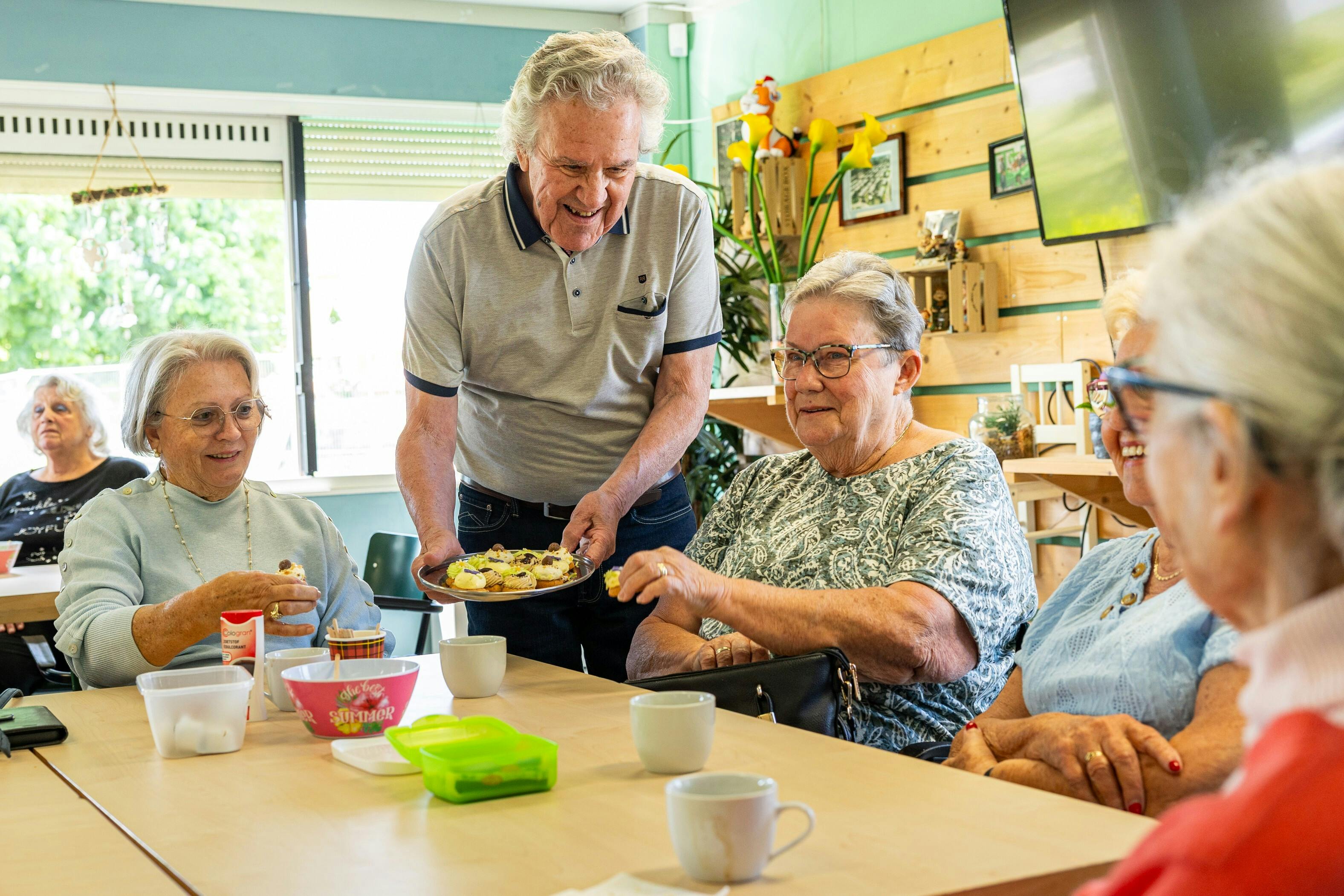 Koffie en kletsen met de buren voor 55+