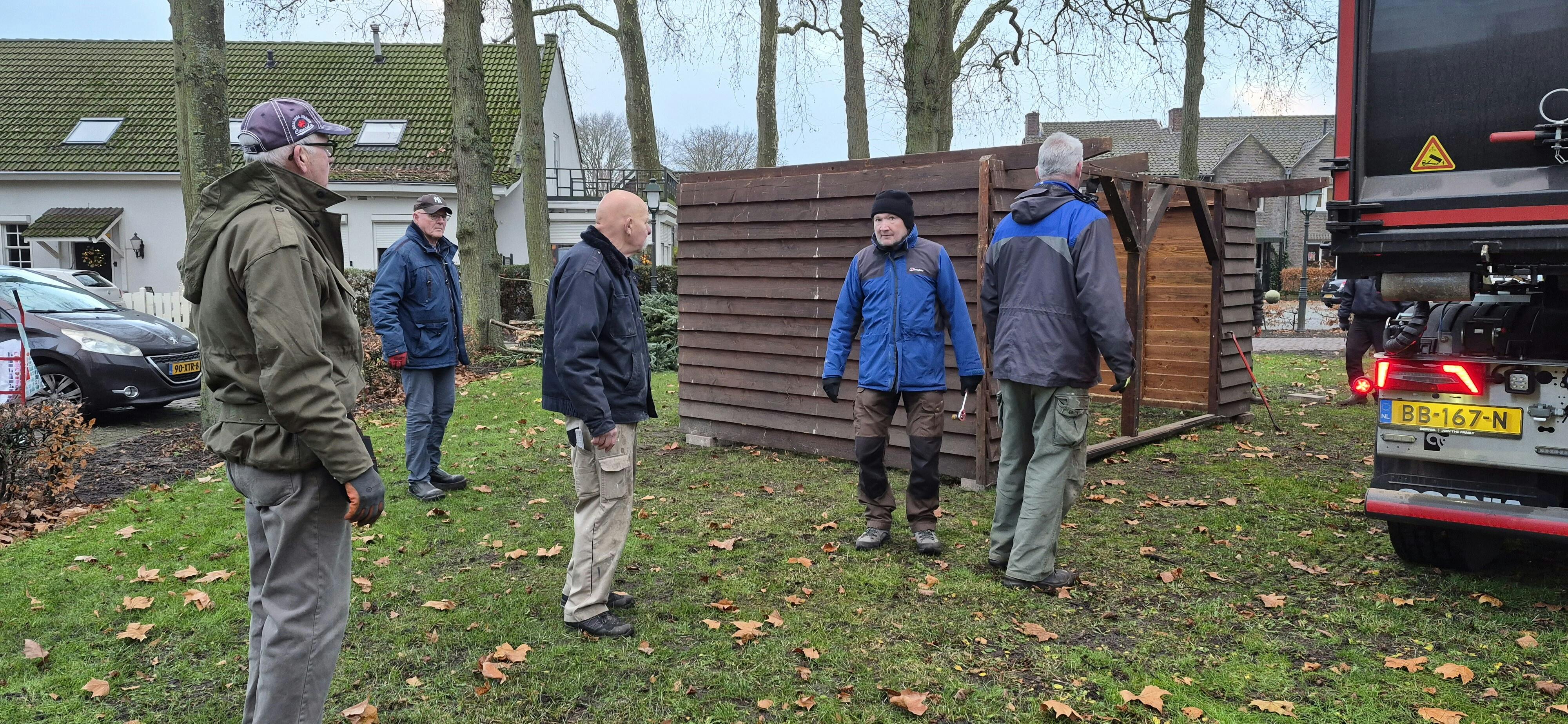 Met vakmanschap en sfeer: de kerstal verrijst op de Brink in Sint Anthonis 
