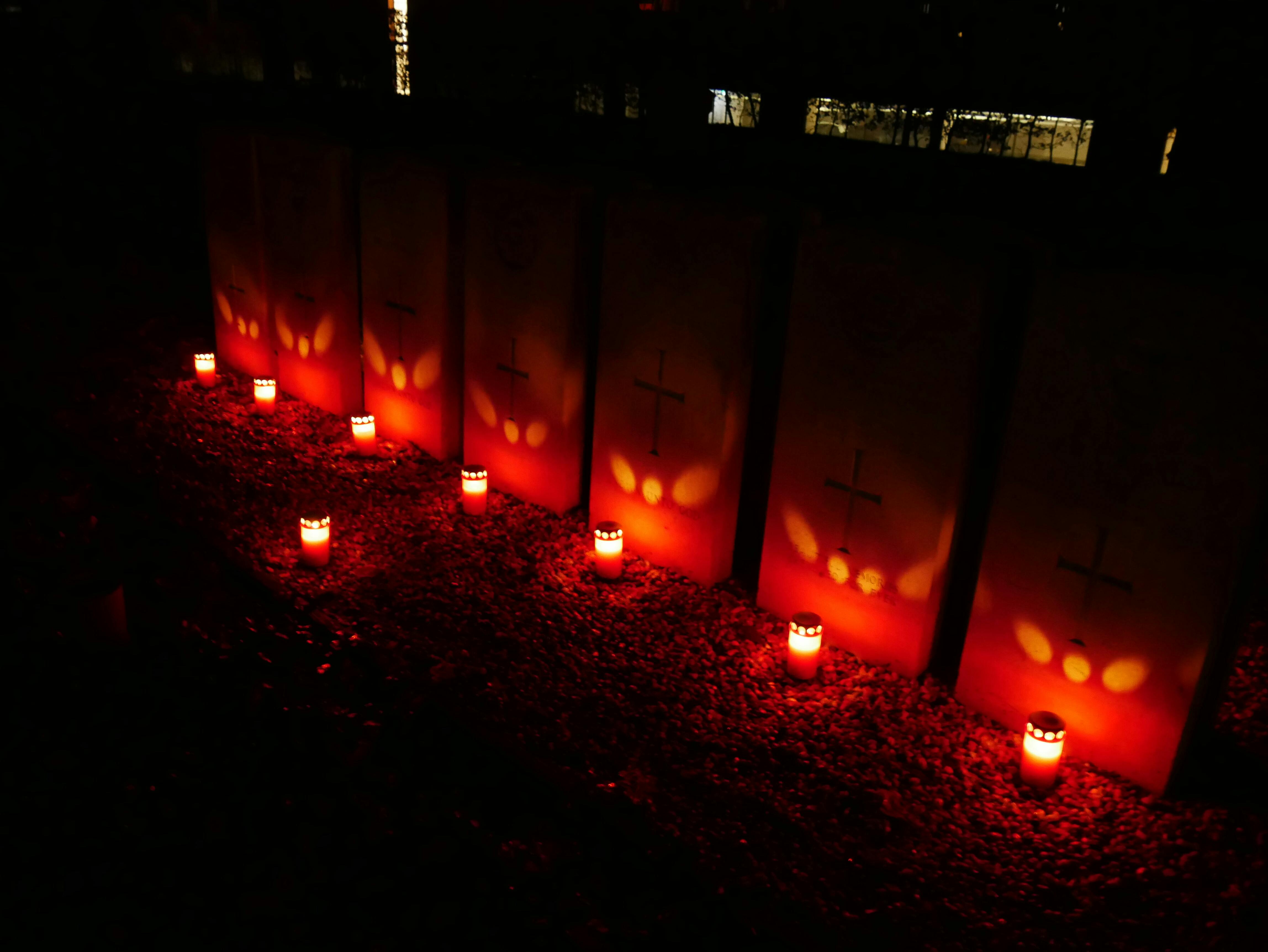 Lichtjes op kerstavond voor de oorlogsslachtoffers