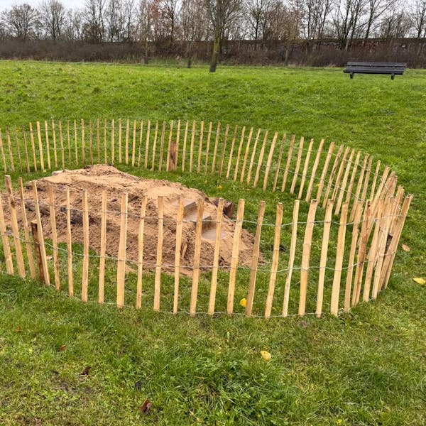 Geheimzinnige heuvel aan Reinestijnseweg