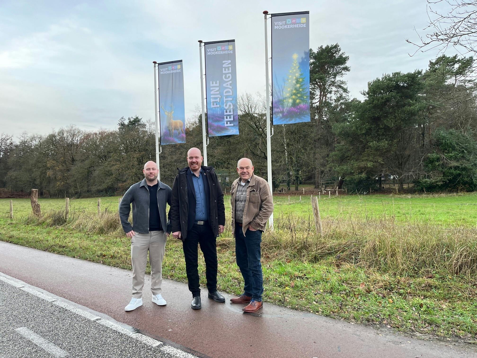 Feestelijke vlaggen van Visit Mookerheide onthuld  
